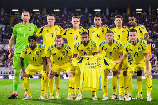 The starting eleven of Sweden pose for a photo as they hold