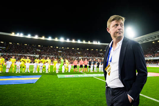 Head coach Jon Dahl Tomasson of Sweden