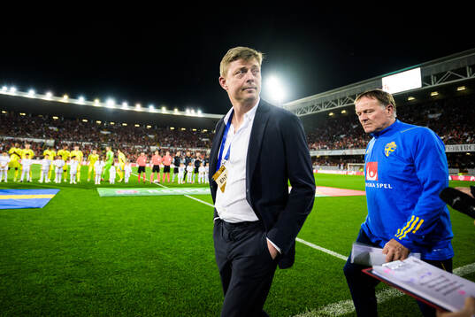 Head coach Jon Dahl Tomasson and assistant coach Remy