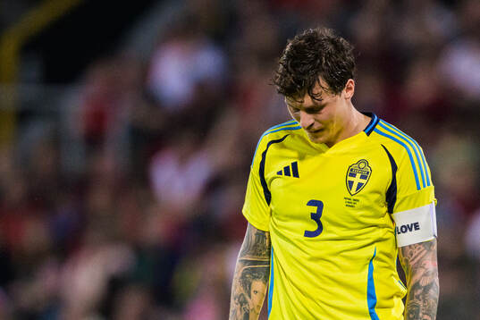 Victor Nilsson Lindelöf of Sweden looks dejected