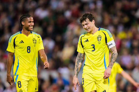 Jens Cajuste and Victor Nilsson Lindelöf of Sweden looks