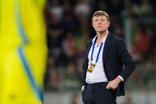 Head coach Jon Dahl Tomasson of Sweden