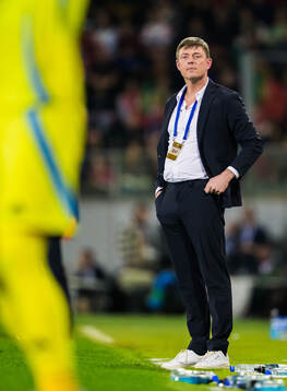 Head coach Jon Dahl Tomasson of Sweden