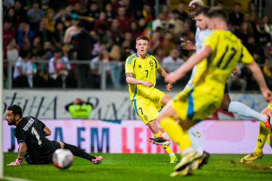 Emil Holm and Viktor Gyökeres of Sweden as the 4-1 goal is