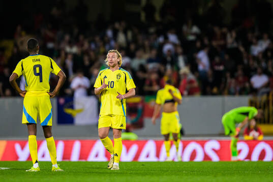Alexander Isak and Emil Forsberg of Sweden