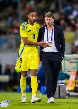 Jens Cajuste and Head coach Jon Dahl Tomasson of Sweden