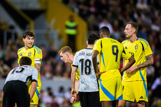 Victor Nilsson Lindelöf, Emil Krafth, Alexander Isak and