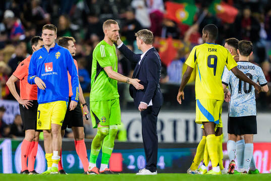 Goalkeeper Robin Olsen and head coach Jon Dahl Tomasson of