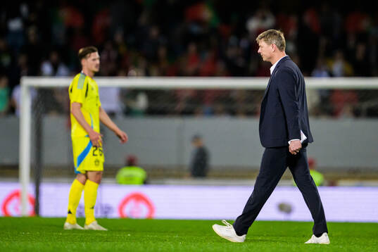 Head coach Jon Dahl Tomasson of Sweden