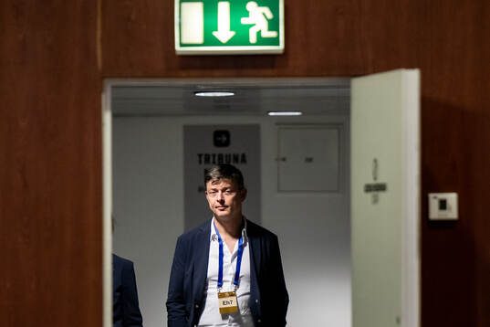 Head coach Jon Dahl Tomasson of Sweden