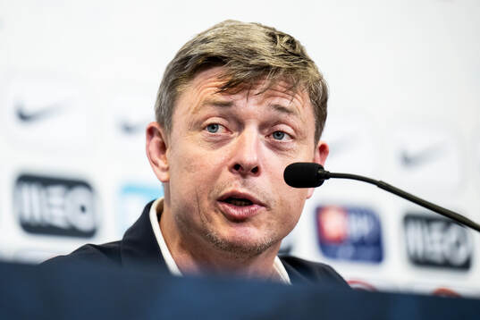 Head coach Jon Dahl Tomasson of Sweden