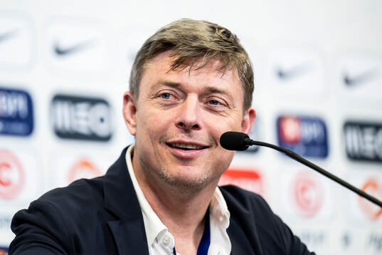 Head coach Jon Dahl Tomasson of Sweden