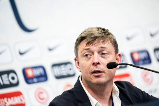 Head coach Jon Dahl Tomasson of Sweden