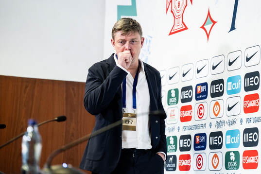 Head coach Jon Dahl Tomasson of Sweden