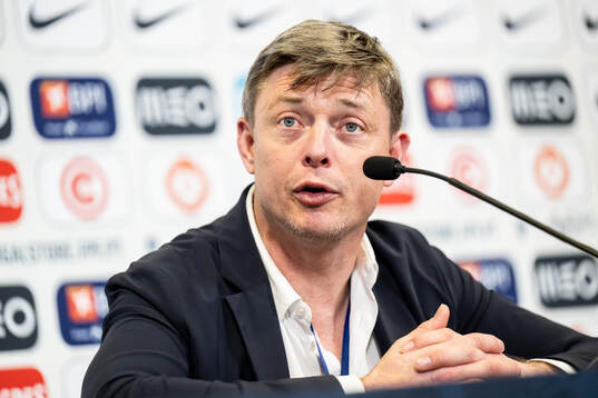 Head coach Jon Dahl Tomasson of Sweden