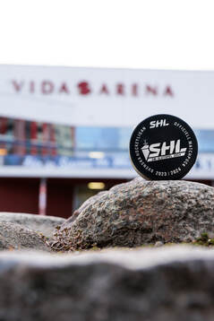Matchpuck utanför Vida arena