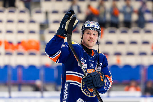 Växjös Joel Persson jublar