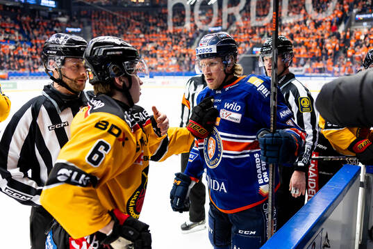 Irriterat mellan Luleås Isac Hedqvist och Växjös Marcus