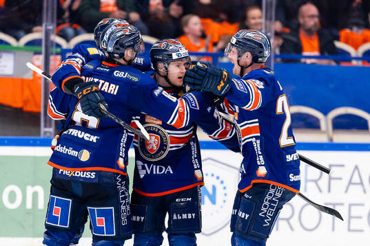 Växjös Hugo Gustafsson och Martin Lundberg jublar