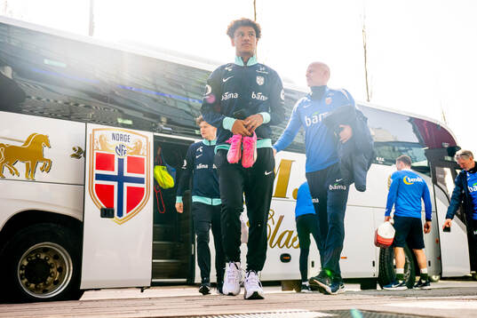 Oscar Bobb and Ståle Solbakken, head coach of the