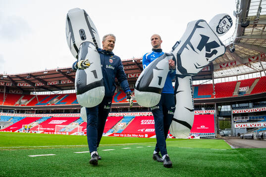 Frode Grodås, goalkeeper coach, and Brede Hangeland,