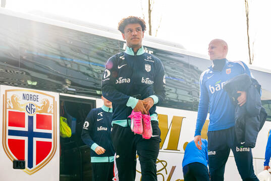 Oscar Bobb and Ståle Solbakken, head coach of the