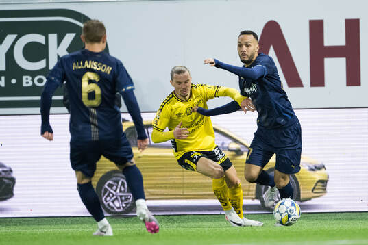 Elfsborgs Niklas Hult och Halmstads Vinicius Nogueira De