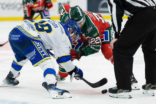 Leksands Justin Glenn Kloos och Frölundas Linus Nässen