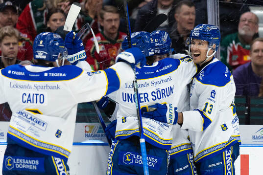 Leksands Martin Karlsson jublar med lagkamrater