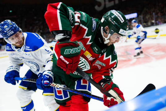 Leksands Peter Cehlarik och Frölundas Mikael Ruohomaa
