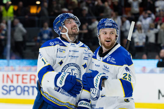 Leksands Max Veronneau och Lucas Elvenes jublar