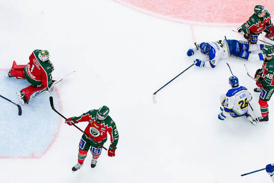Frölundas målvakt Lars Johansson och Christian Folin