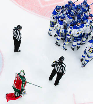 Frölundas målvakt Lars Johansson och Christian Folin