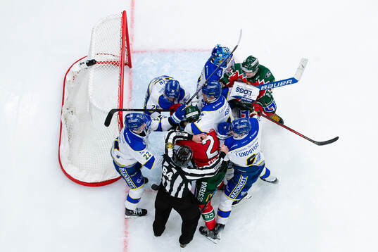 Frölundas Christian Folin och Leksands Patrik Norén i