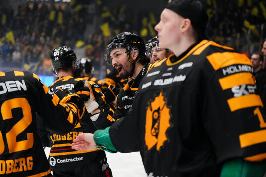 Skellefteås Dylan Sikura jublar
