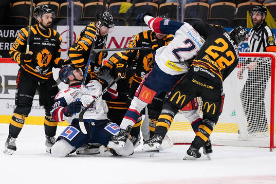 Linköpings Lance Bouma och Skellefteås Pär Lindholm