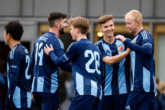 Djurgårdens Samuel Leach Holm och Peter Therkildsen  jublar