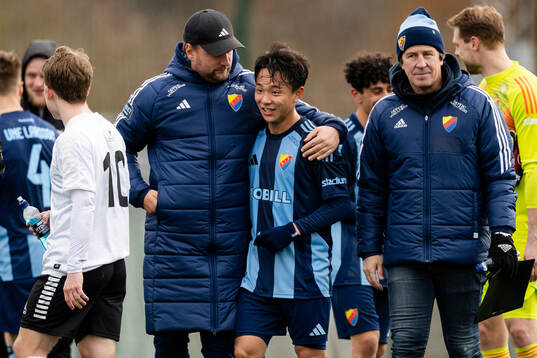 Djurgårdens tränare Thomas Lagerlöf jublar med Keita