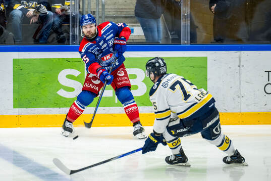 Oskarshamns David Quenneville och HV71s Radan Lenc