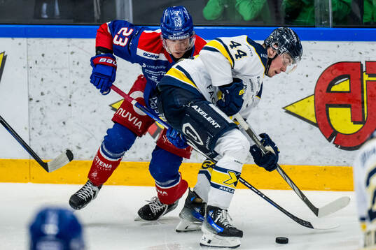 Oskarshamns Gustaf Westlund och HV71s Hugo Fransson