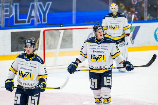 HV71s Bobby Nardella och Tommi Tikka deppar