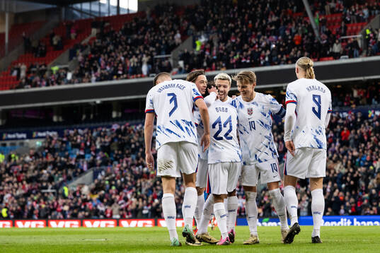 Oscar Bobb of Norway celebrate with team mates