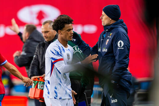 Oscar Bobb and Ståle Solbakken, head coach of Norway
