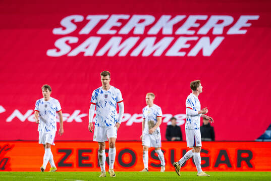Alexander Sørloth and players of Norway look dejected