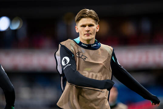 David Møller Wolfe of Norway warms up