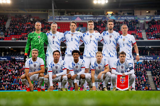 The starting eleven of Norway pose for a team photo
