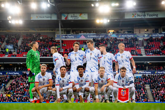 The starting eleven of Norway pose for a team photo