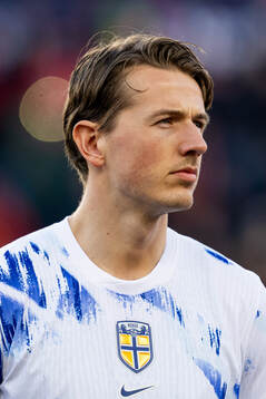 Sander Berge of Norway line up