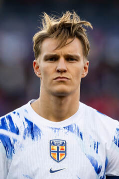 Martin Ødegaard of Norway line up
