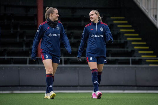 FC Rosengårds Gudrun Arnardottir och Ria Noora Minerva